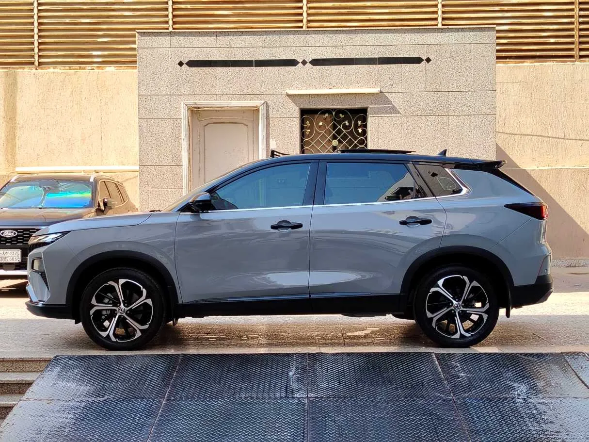 Car image 8