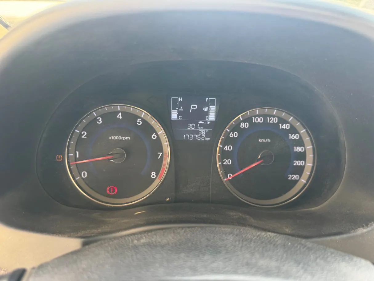 Car image 18