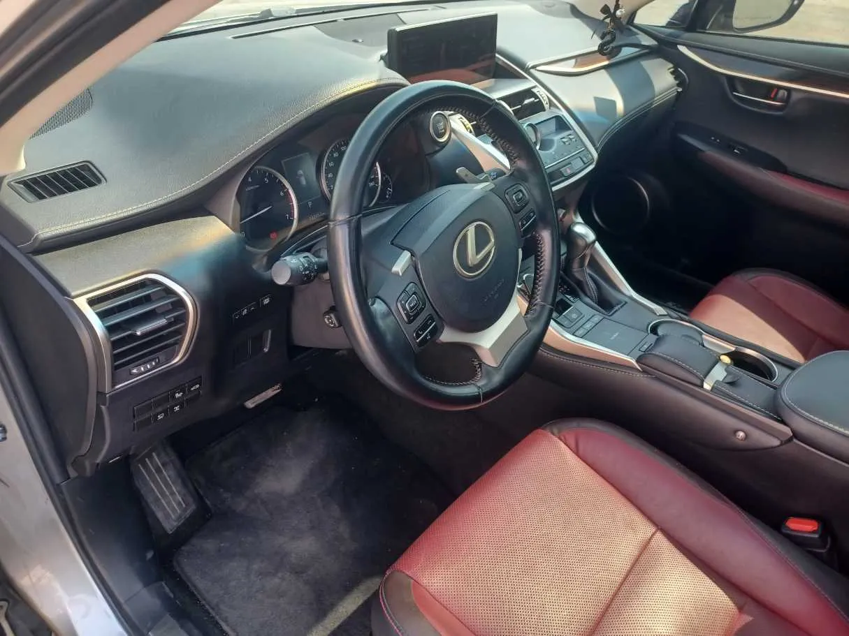 Car image 11