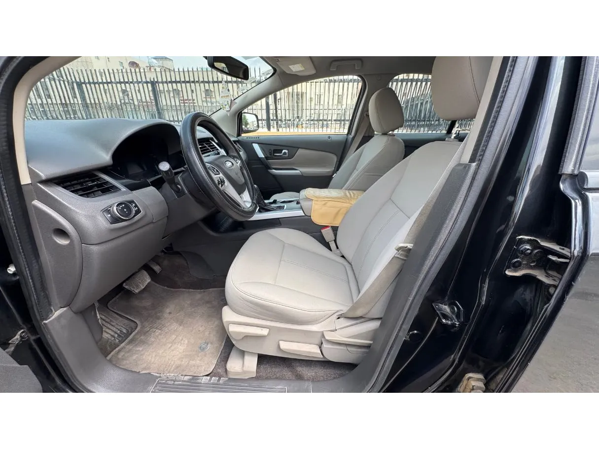 Car image 10