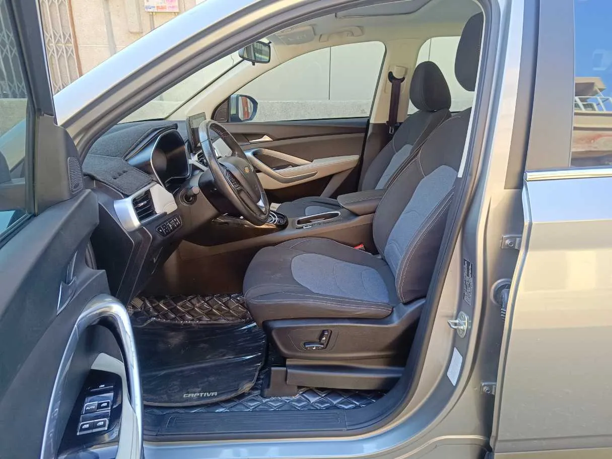 Car image 12
