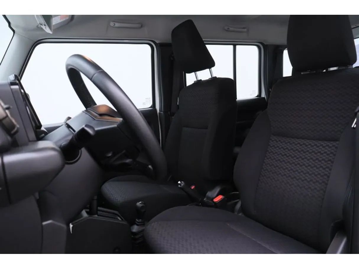 Car image 8