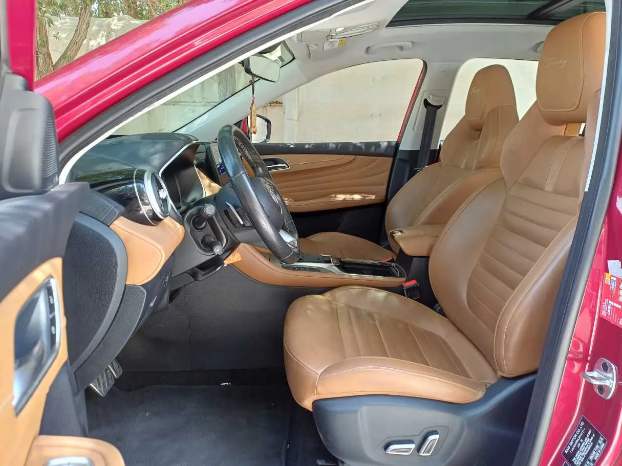 Car image 12