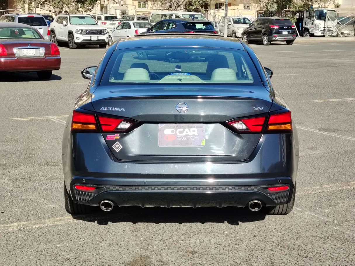 Car image 14