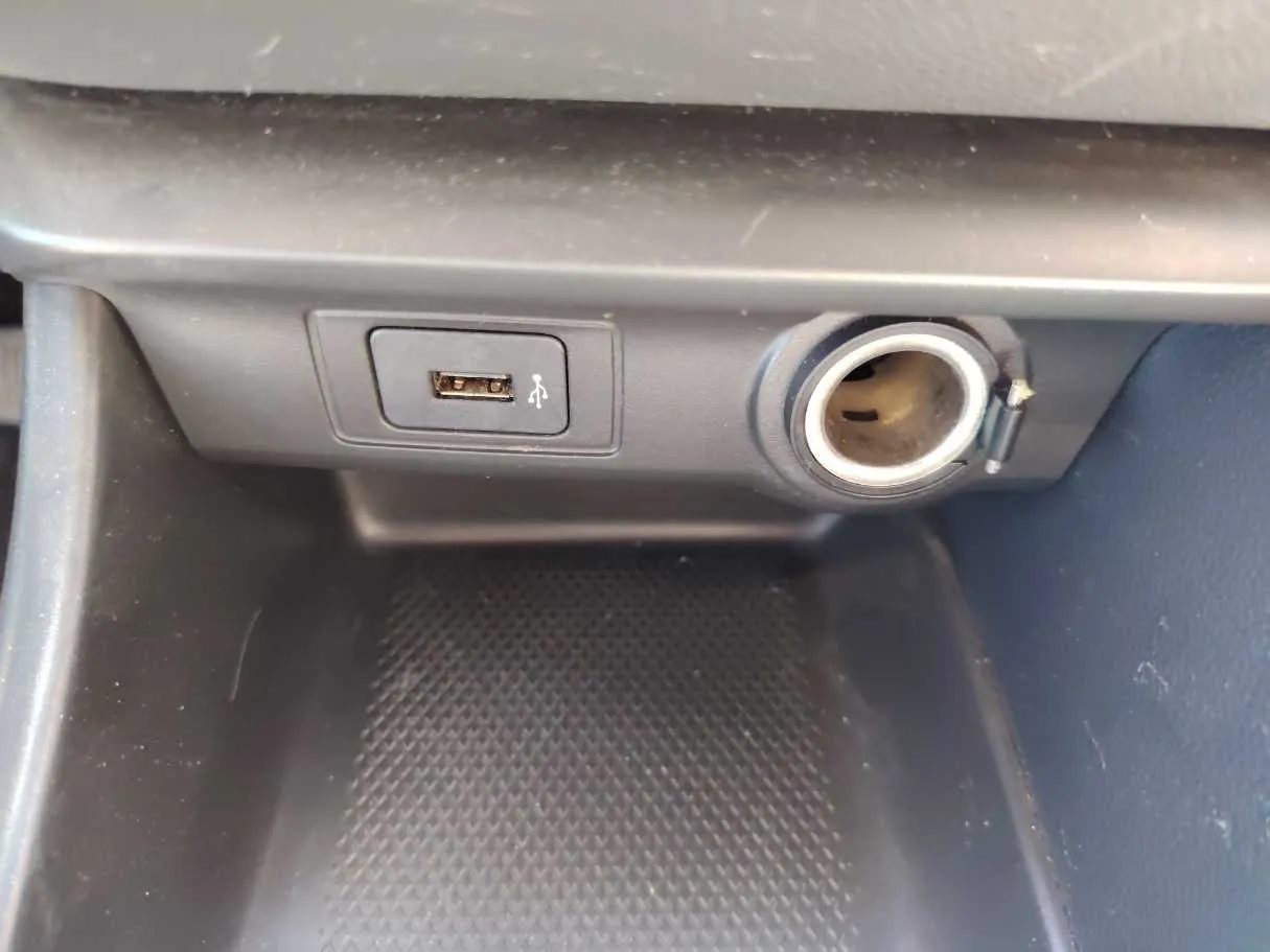 Car image 27