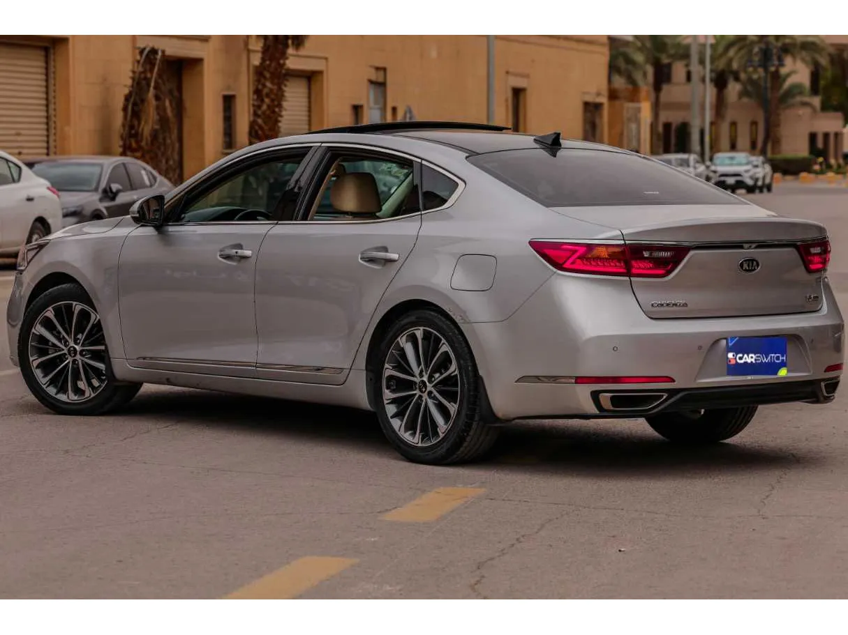 Car image 15