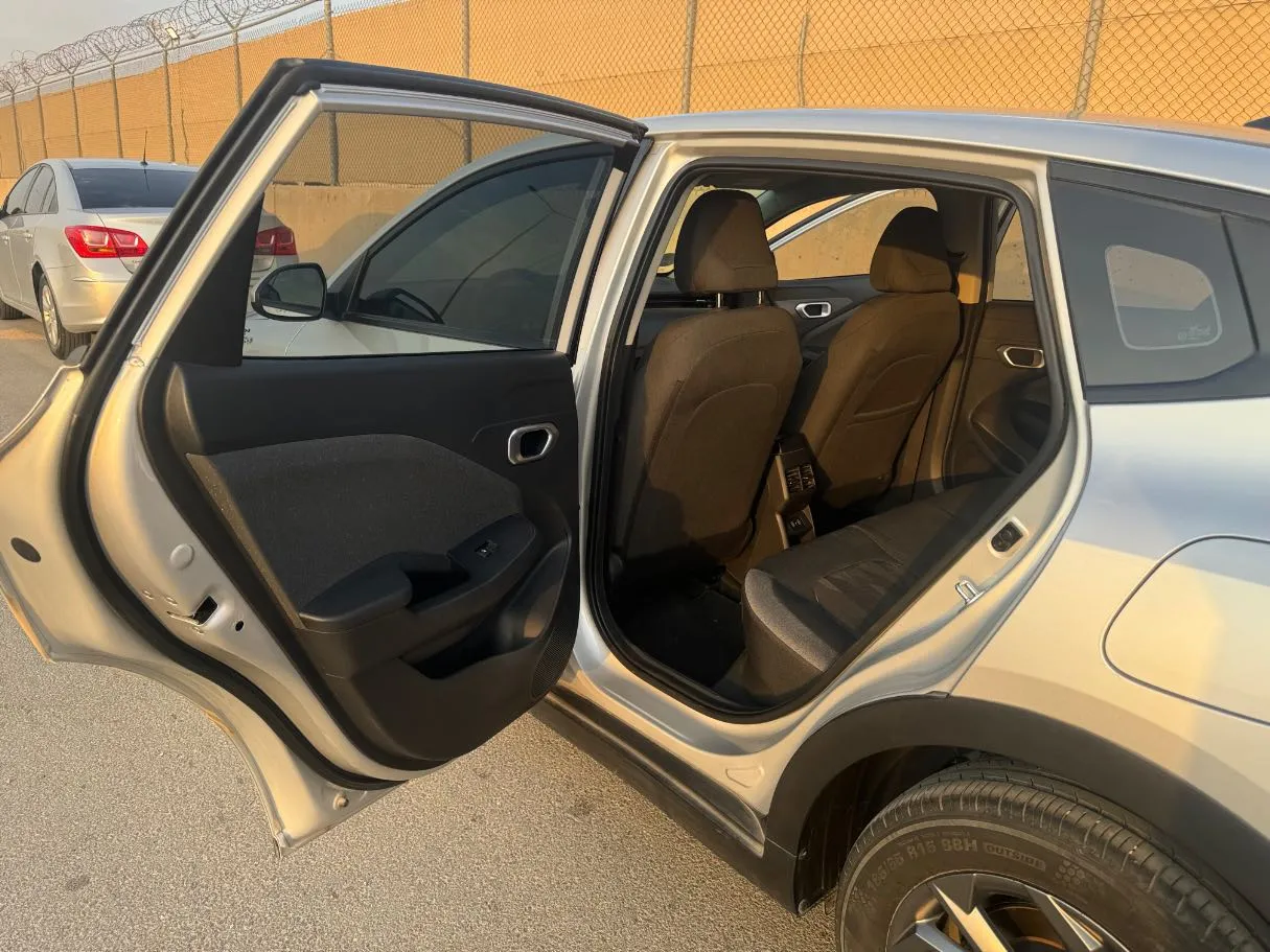 Car image 11