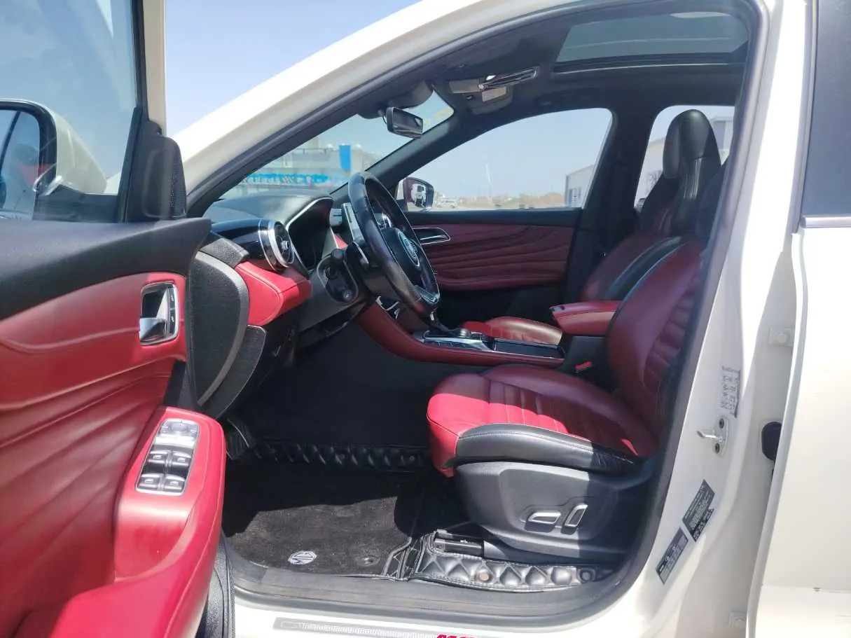 Car image 11