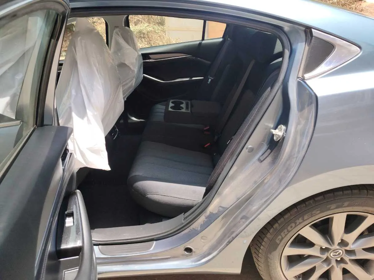 Car image 14