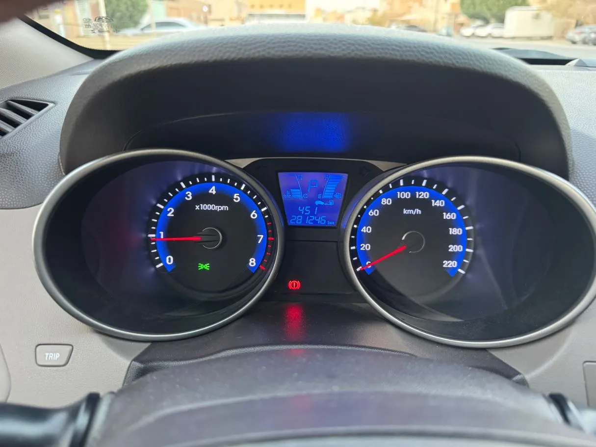Car image 18