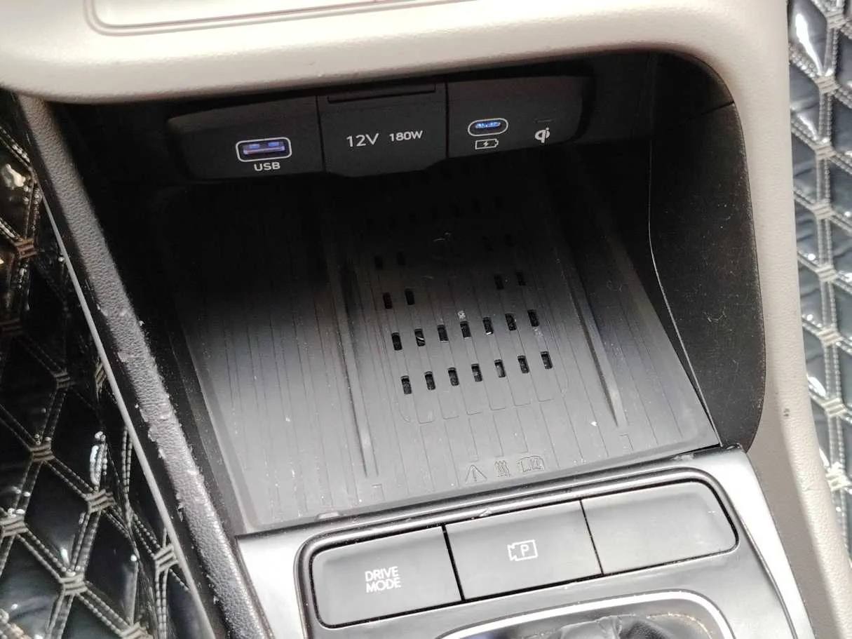 Car image 19