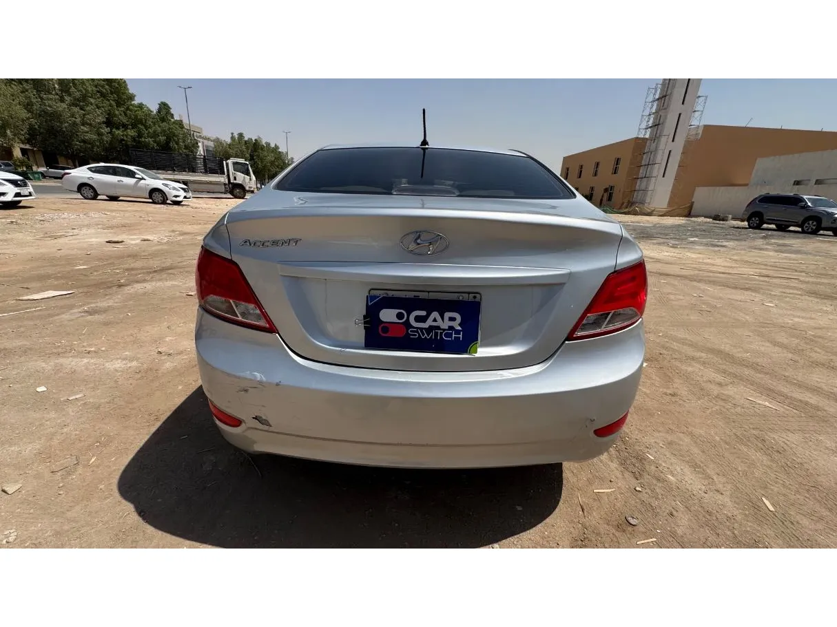 Car image 6