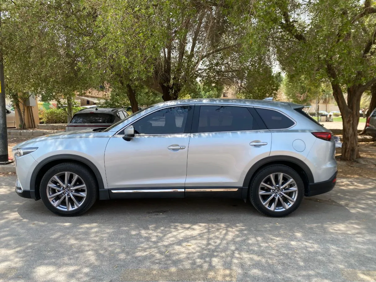 Car image 8