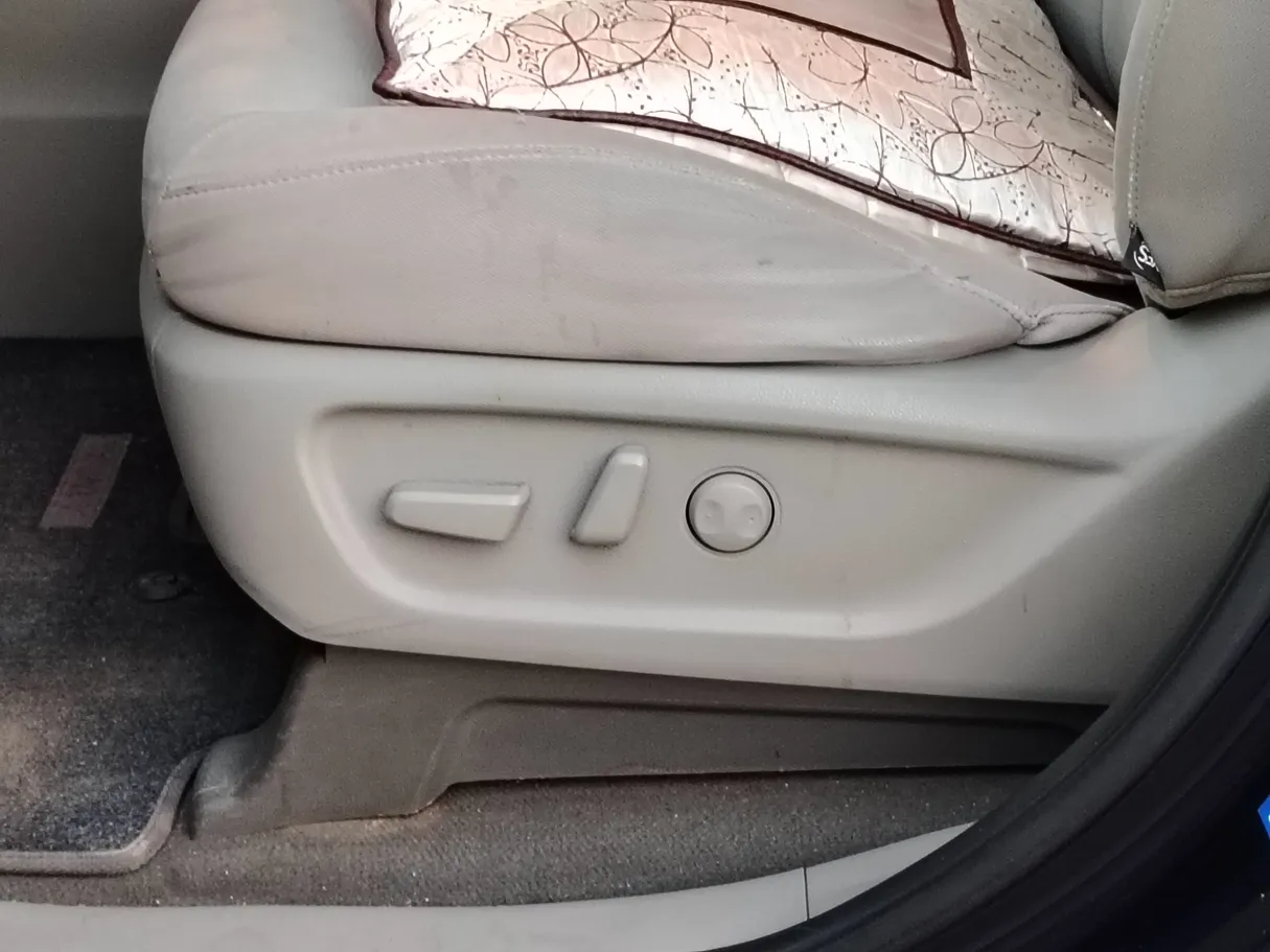 Car image 29