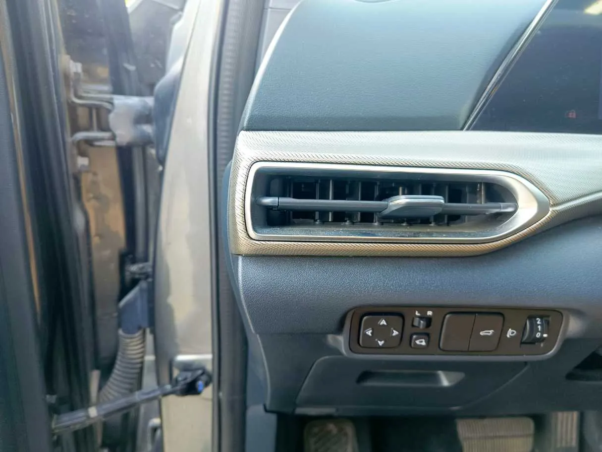 Car image 40