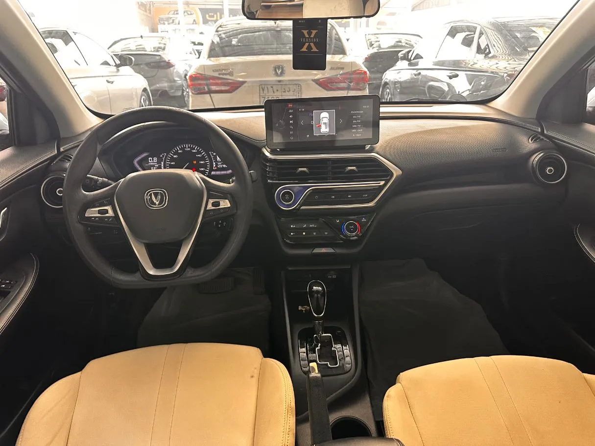 Car image 18