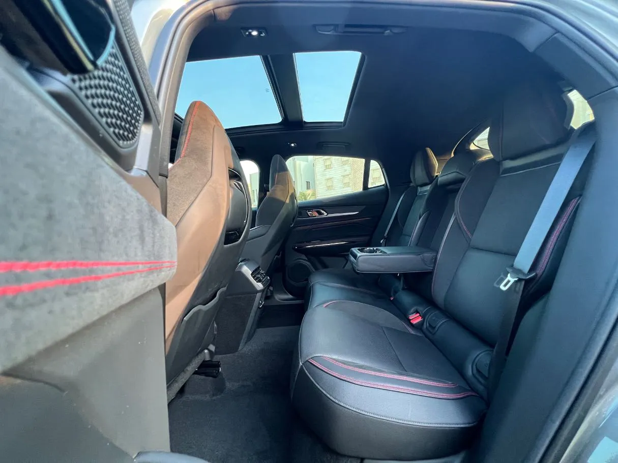 Car image 14