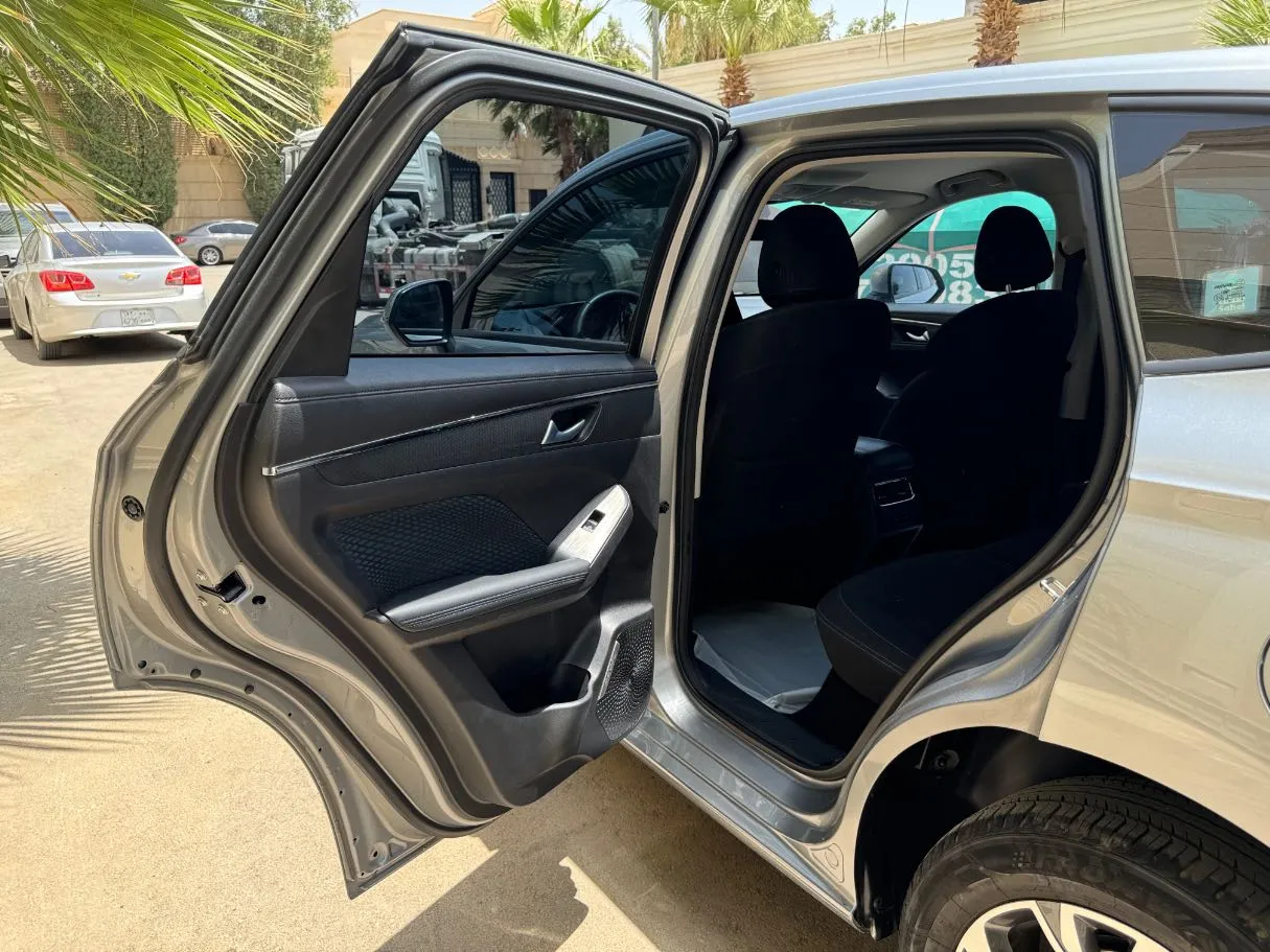 Car image 14