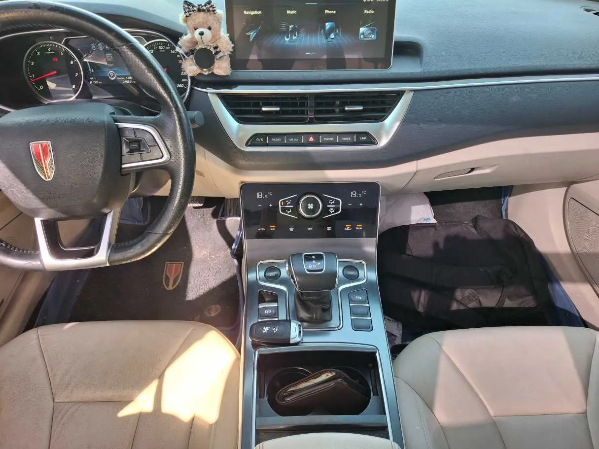 Car image 14