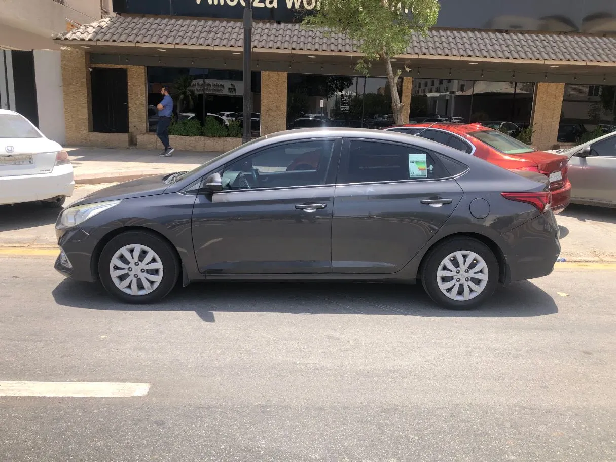 Car image 8
