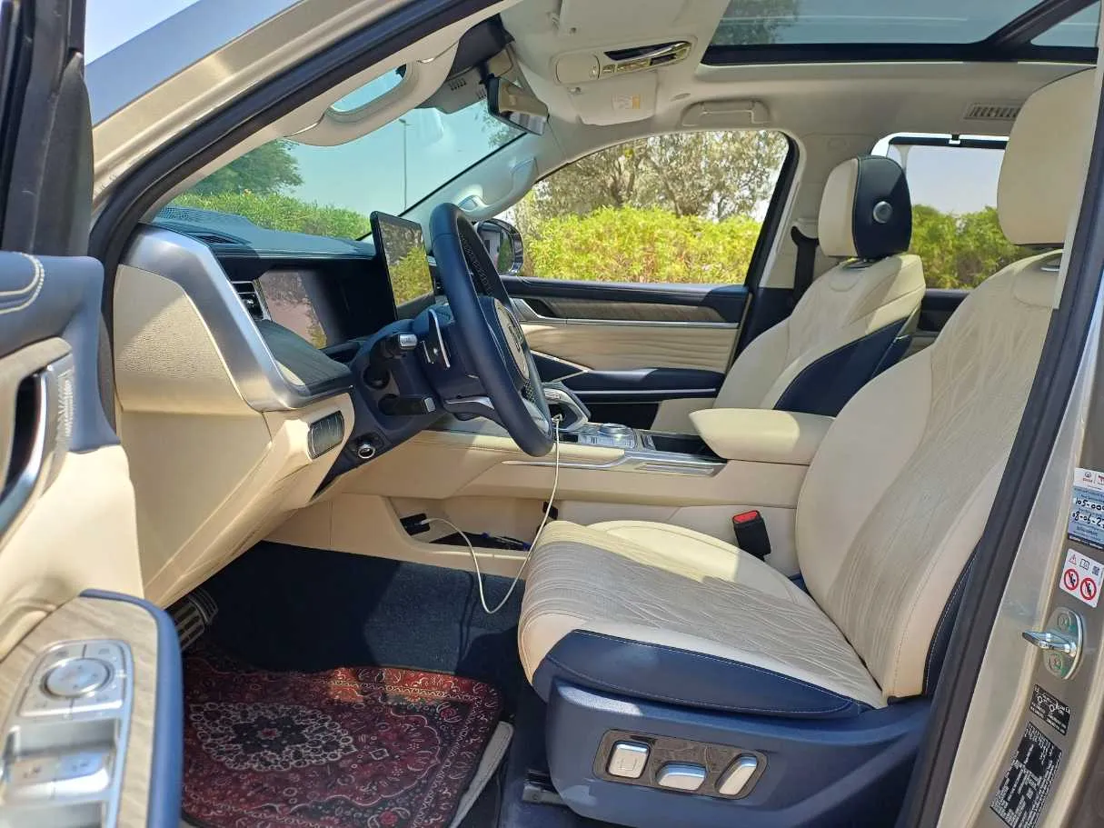 Car image 12