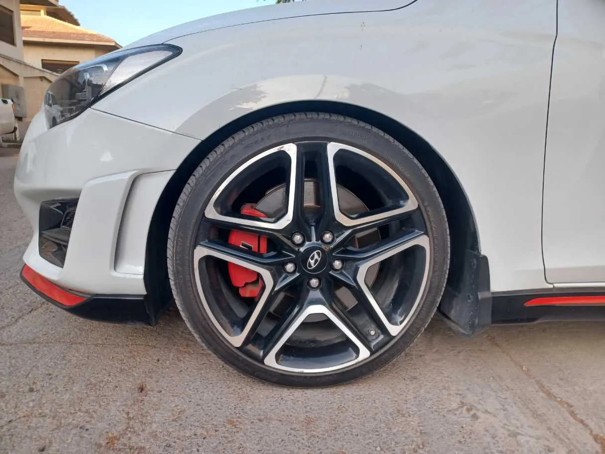 Car image 9