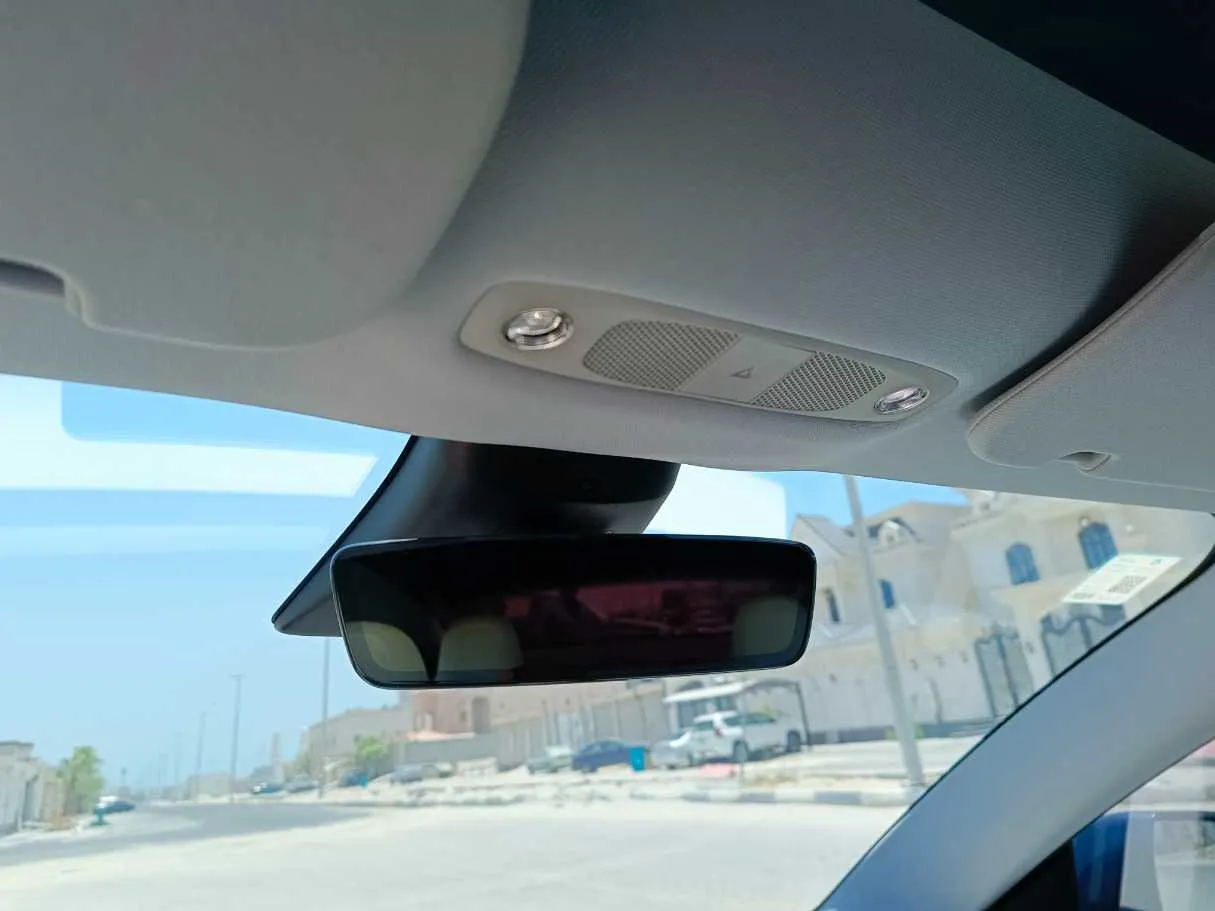 Car image 30