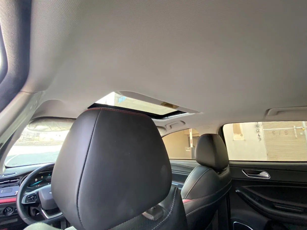 Car image 14