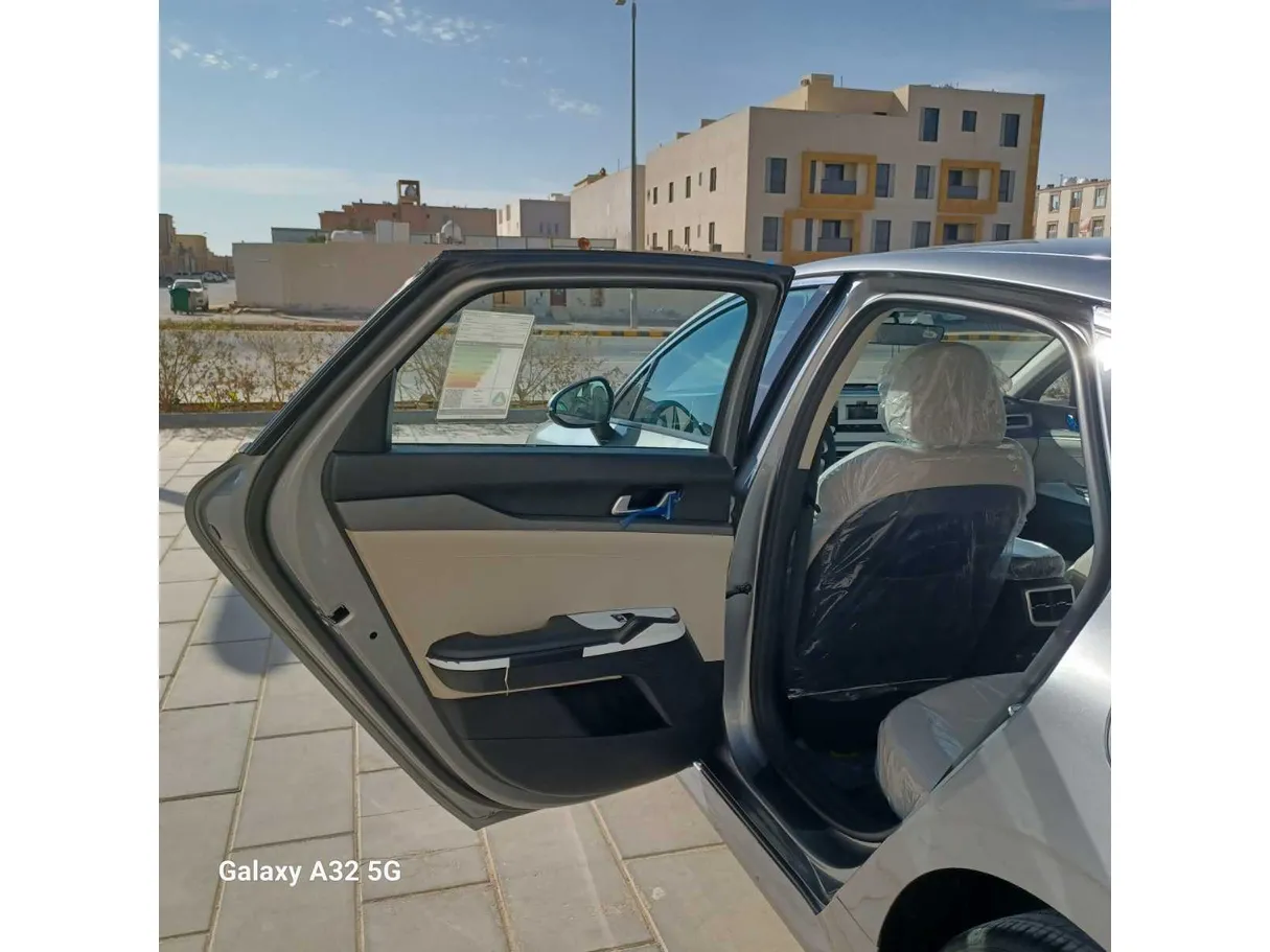 Car image 15