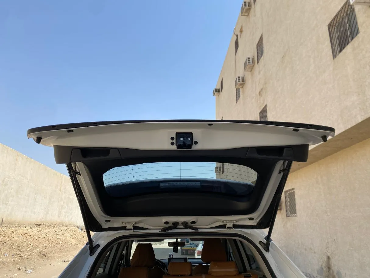 Car image 21