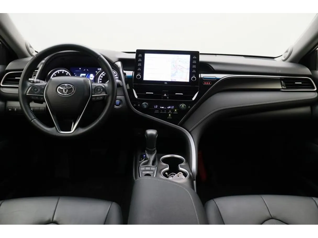 Car image 14