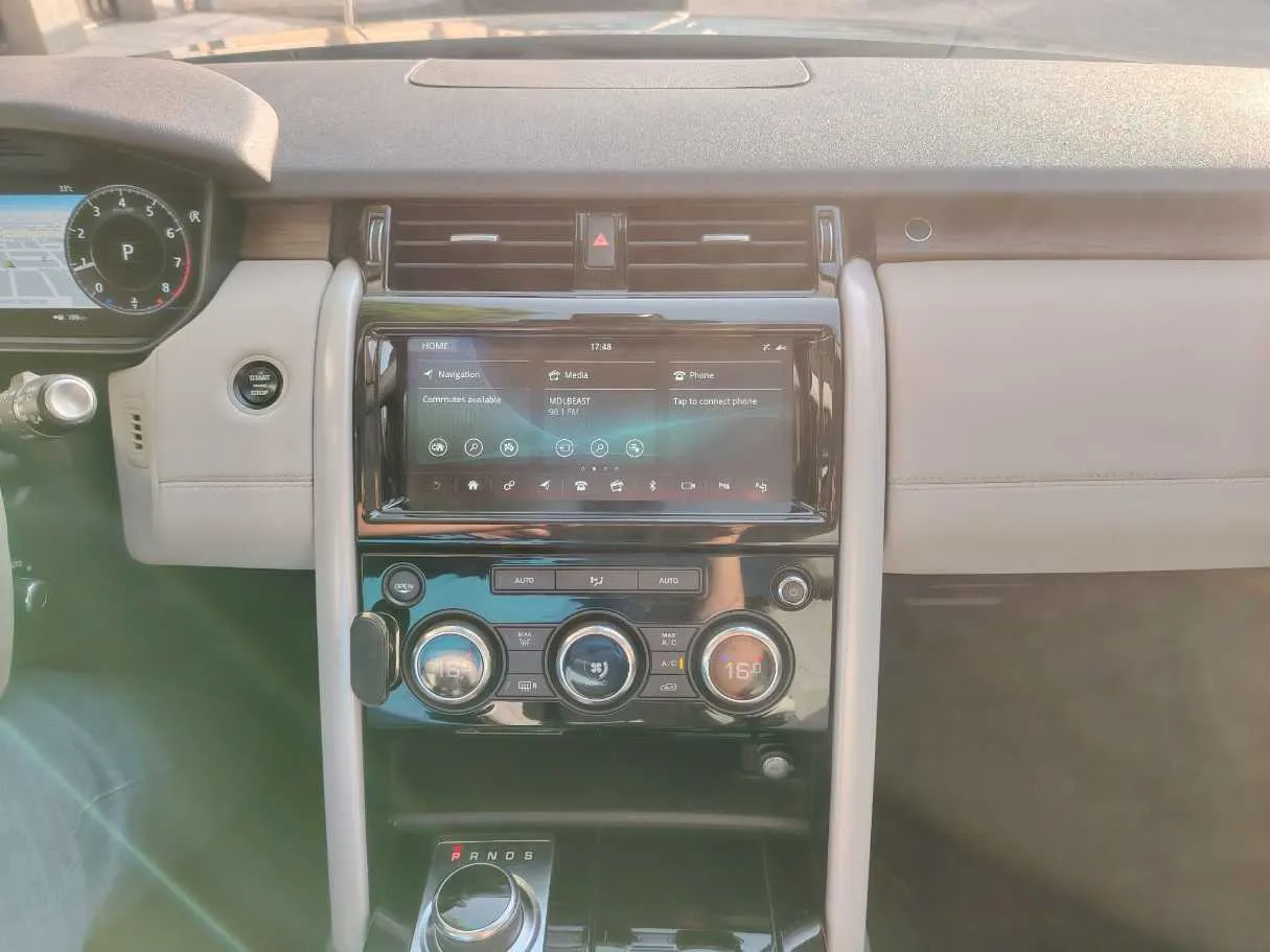 Car image 24