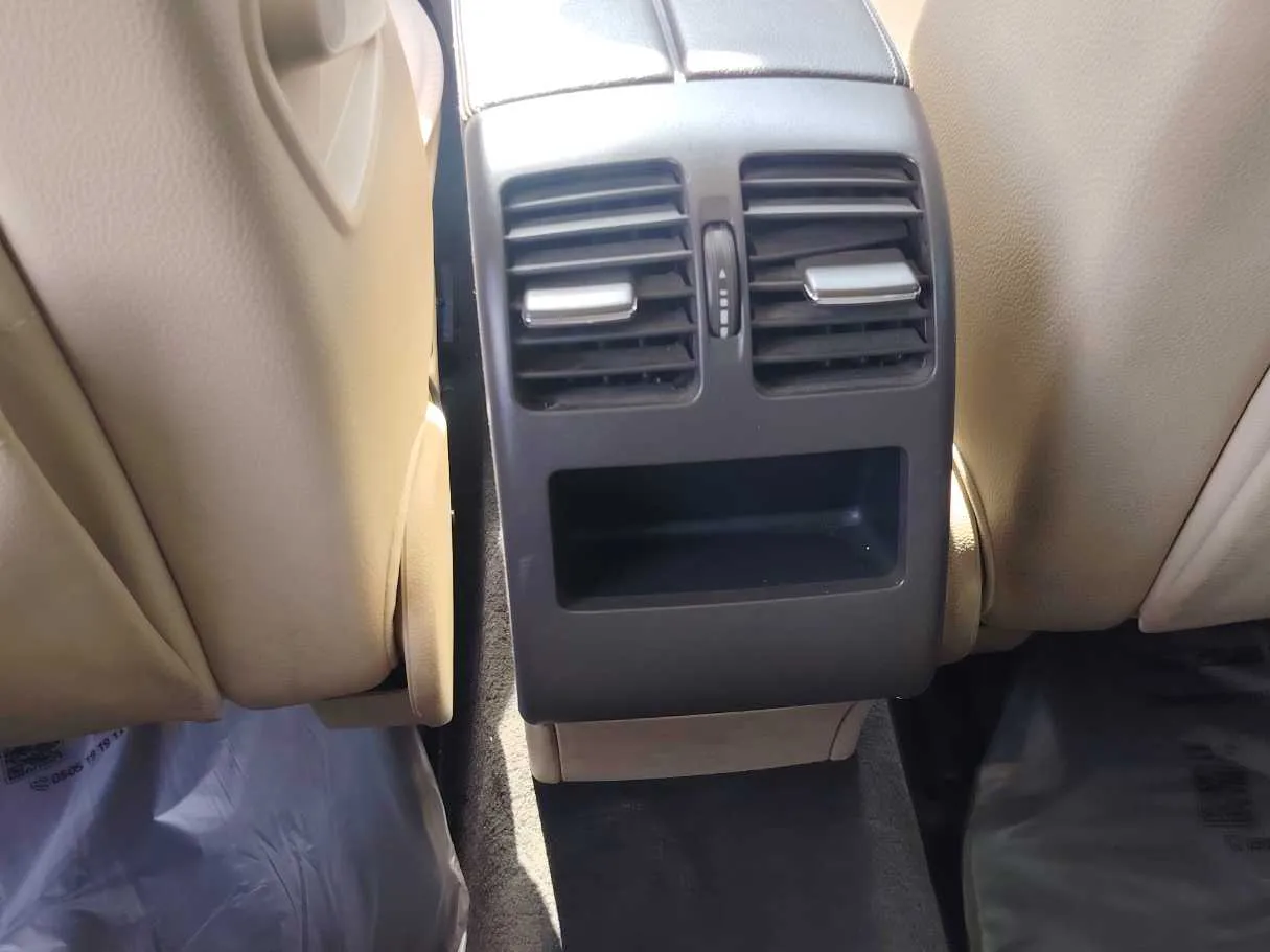 Car image 29