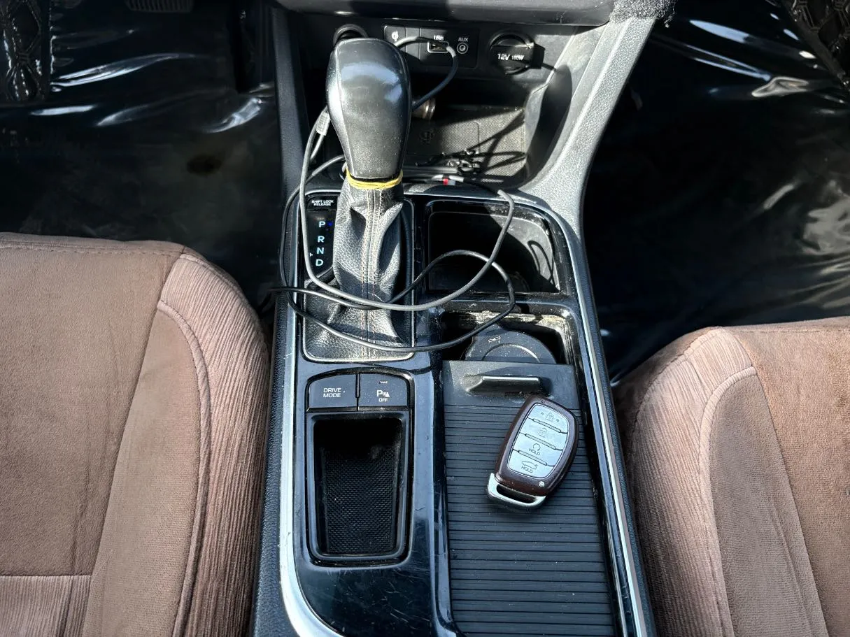 Car image 19