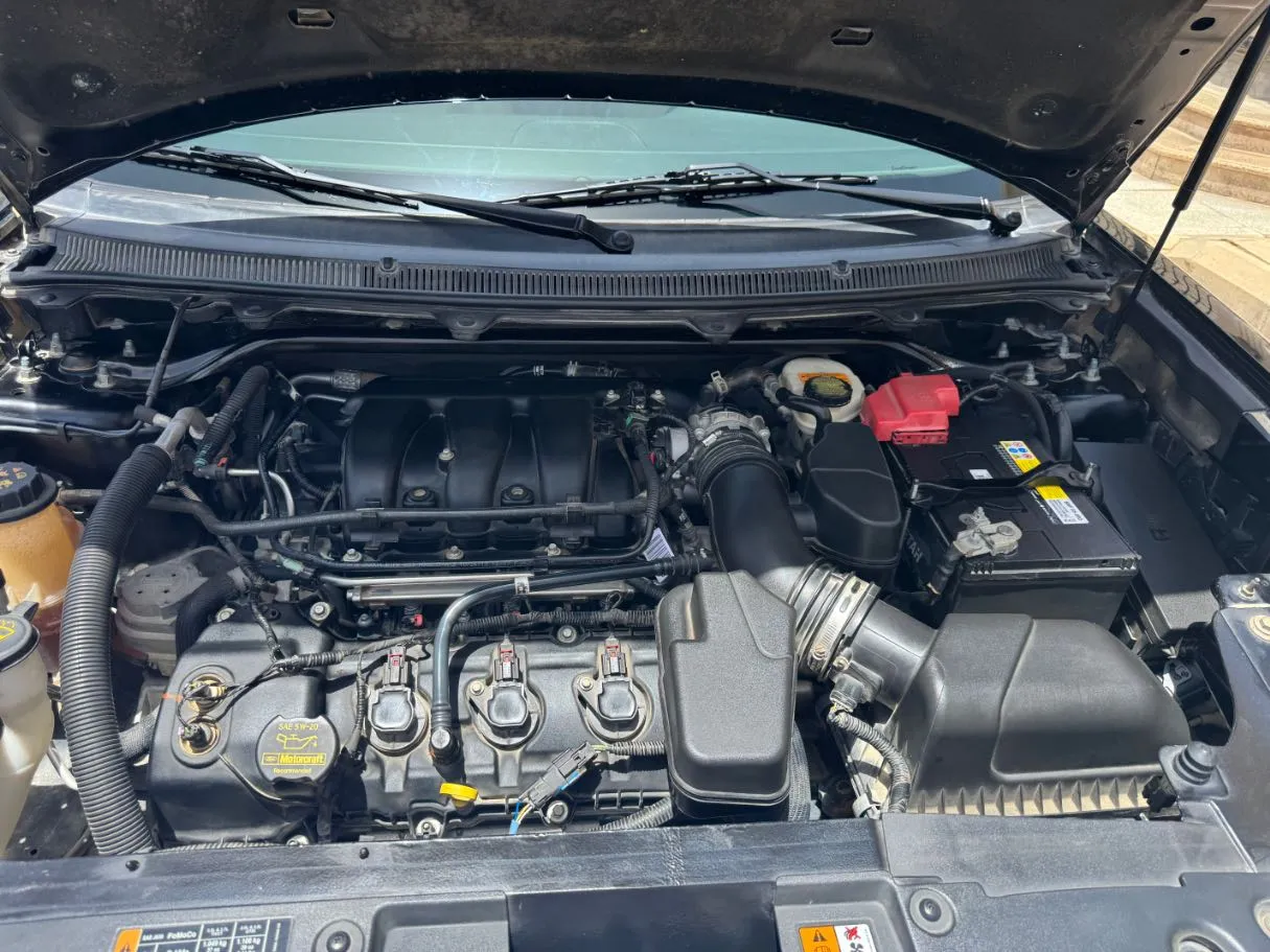 Car image 24