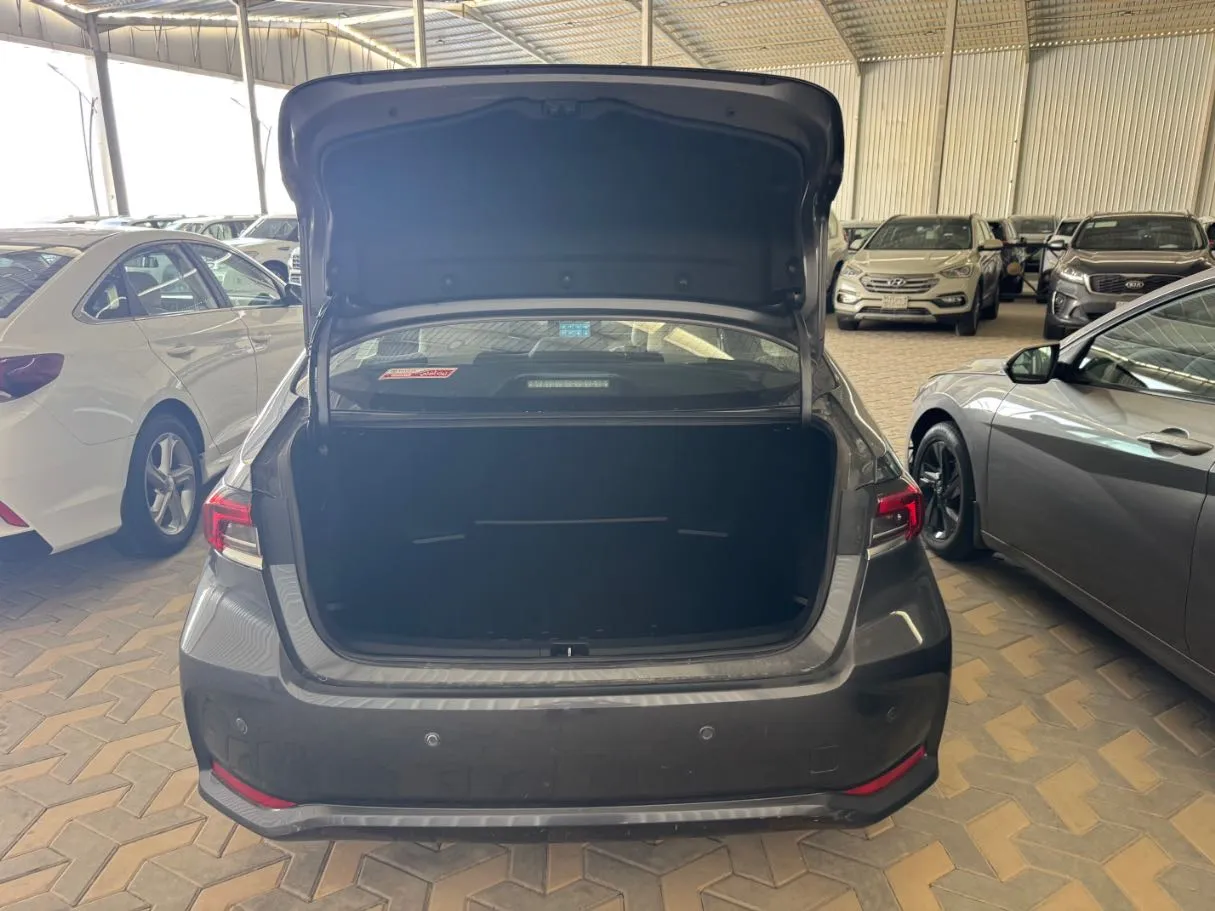 Car image 17