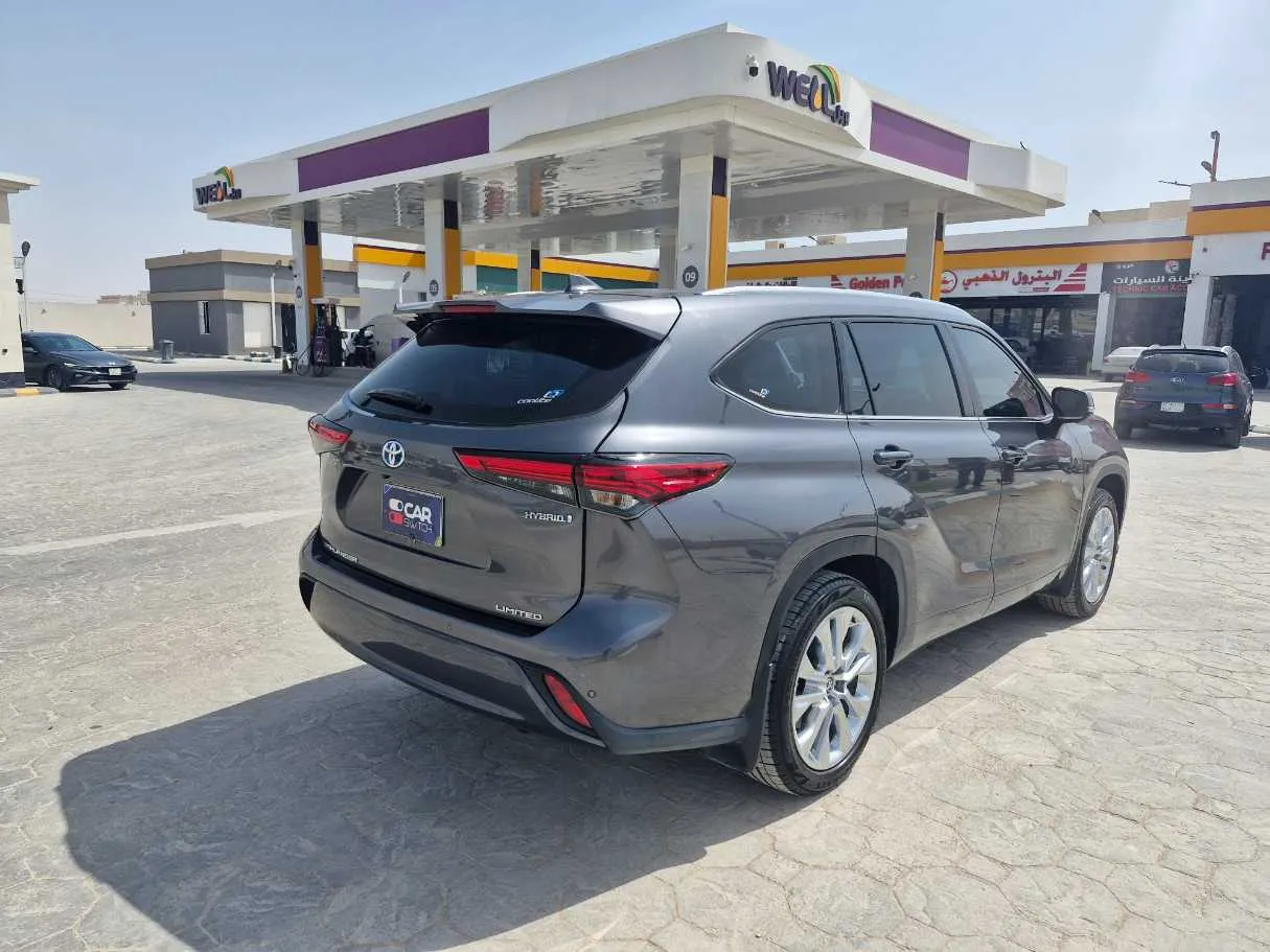 Car image 5
