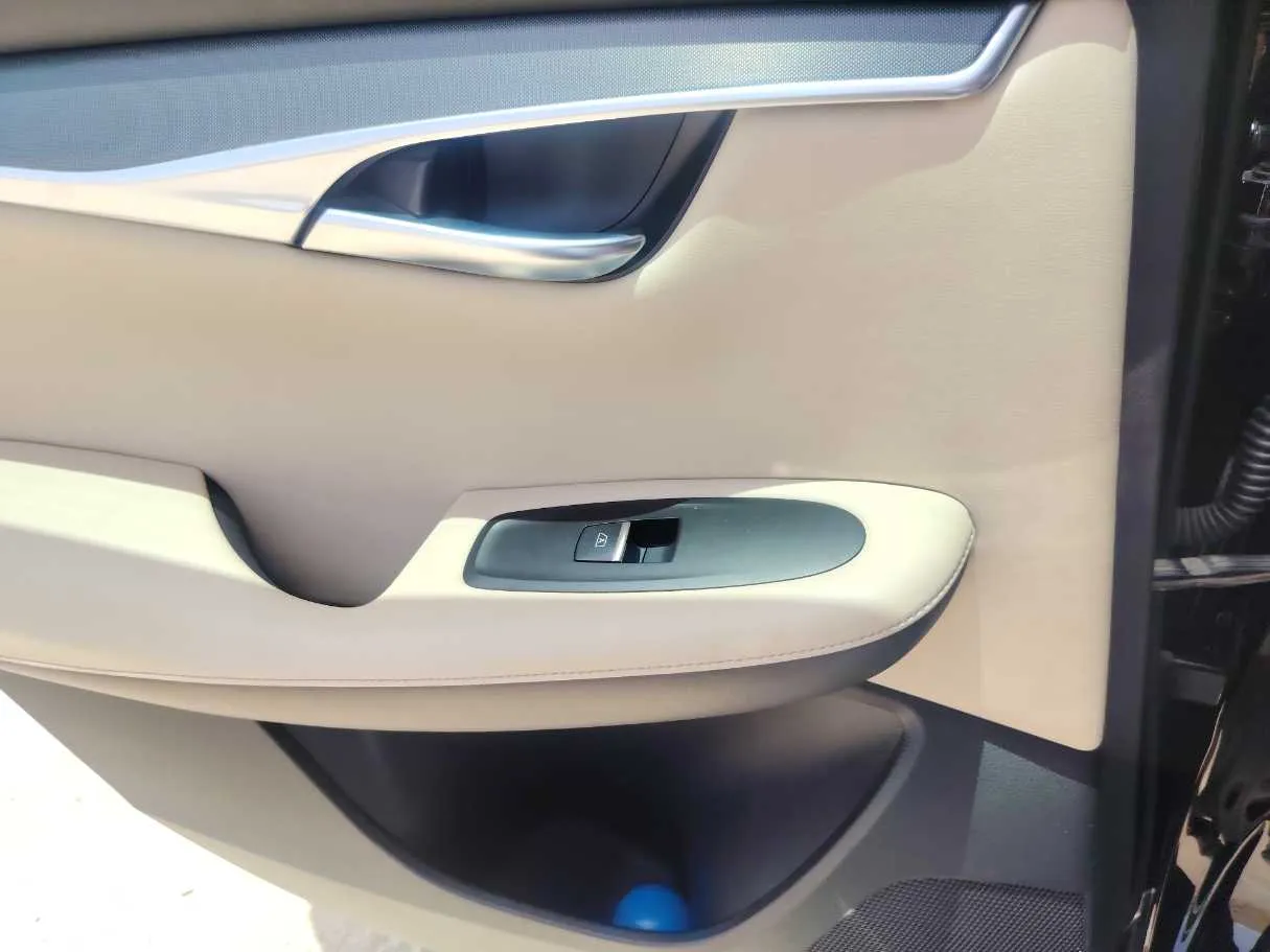 Car image 29