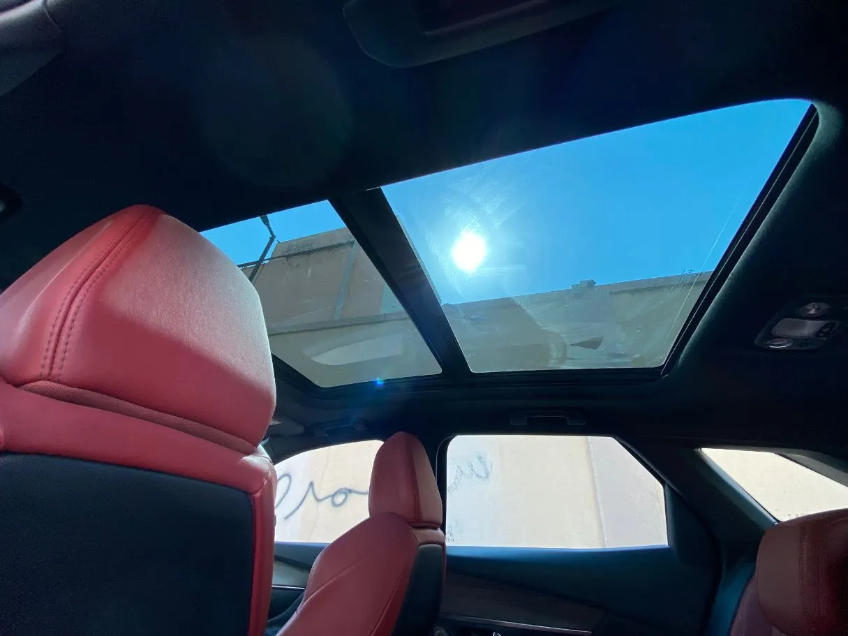 Car image 12