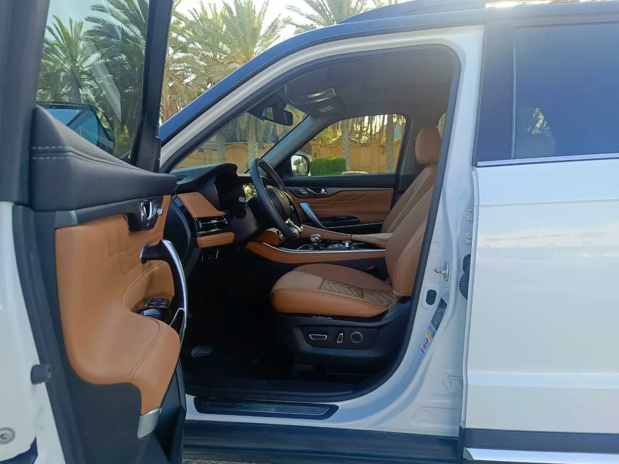 Car image 14