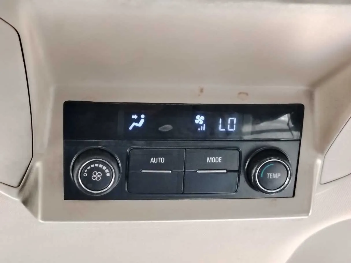 Car image 26