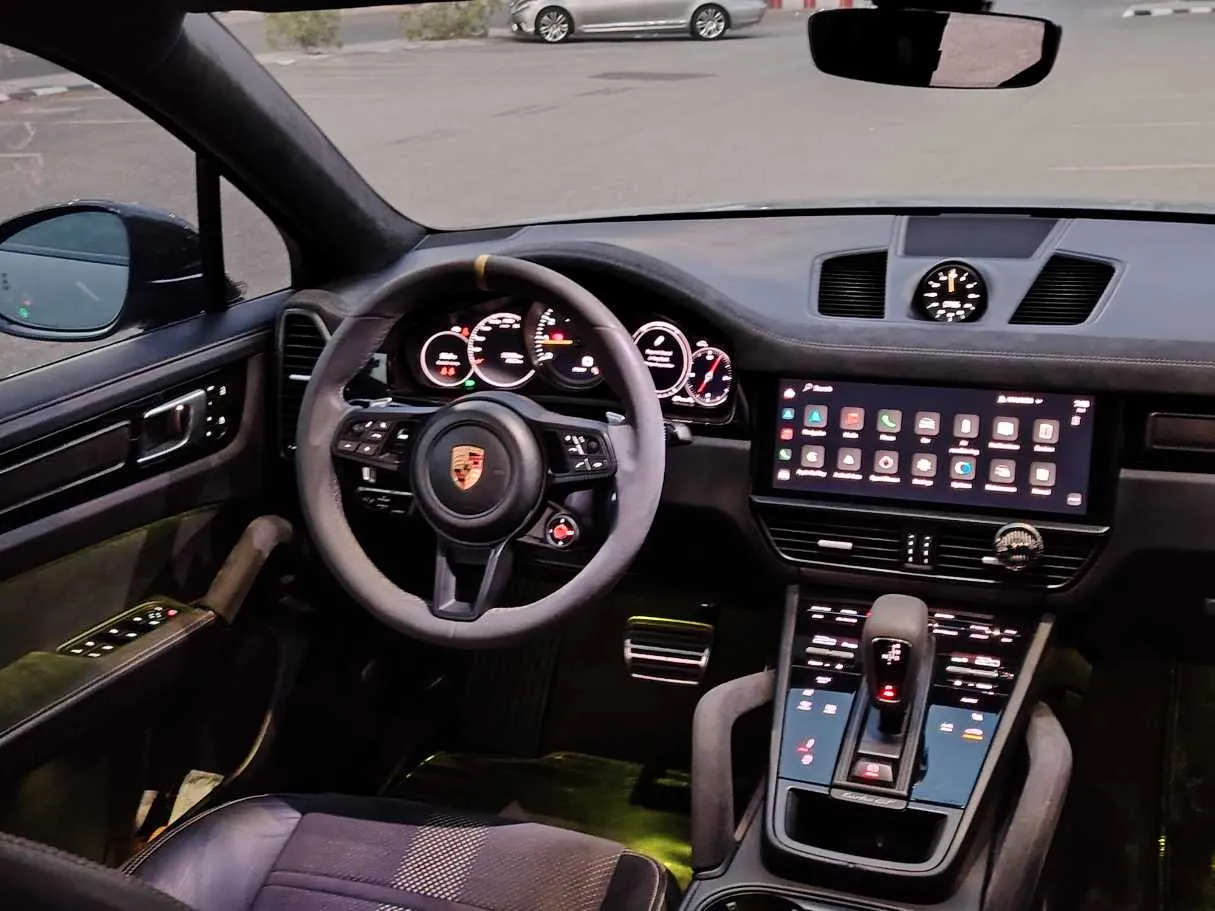 Car image 18