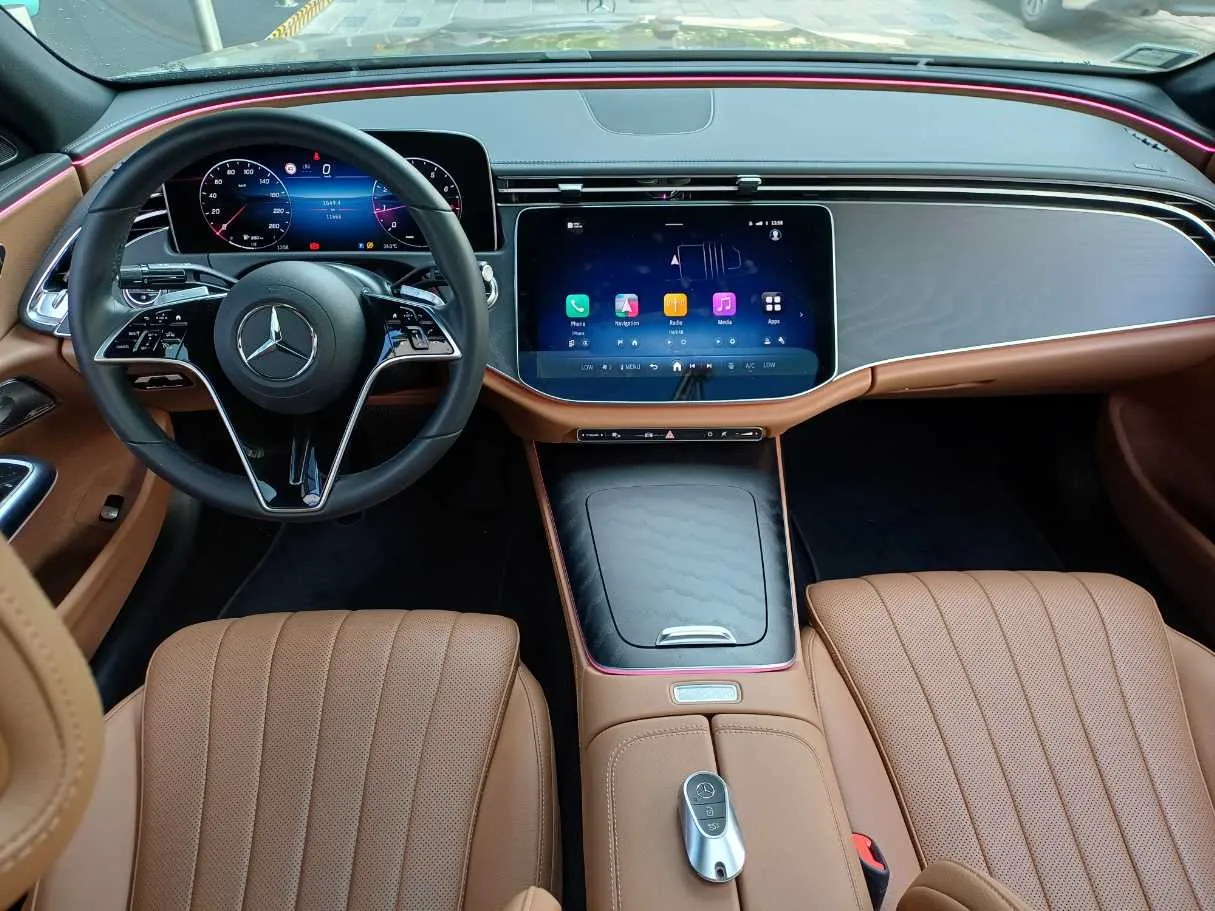 Car image 16