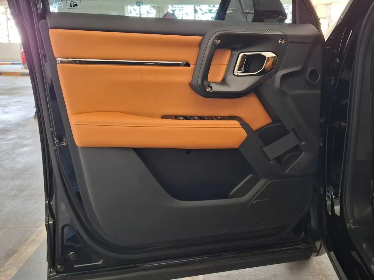 Car image 10