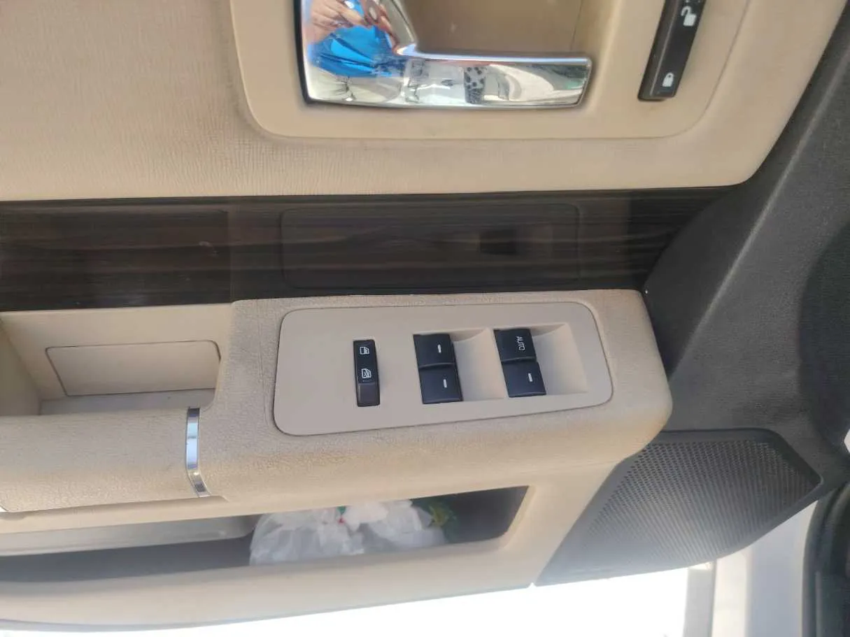 Car image 38
