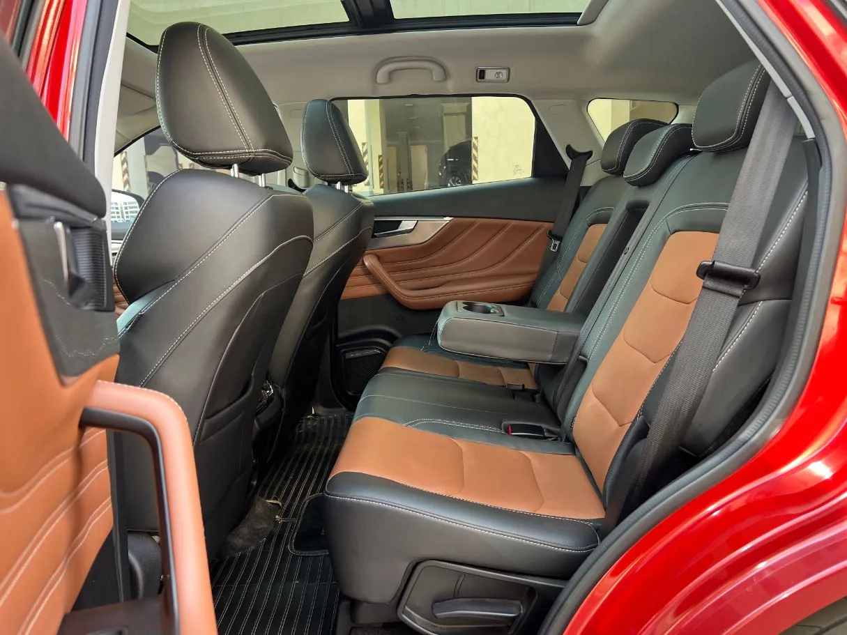 Car image 14