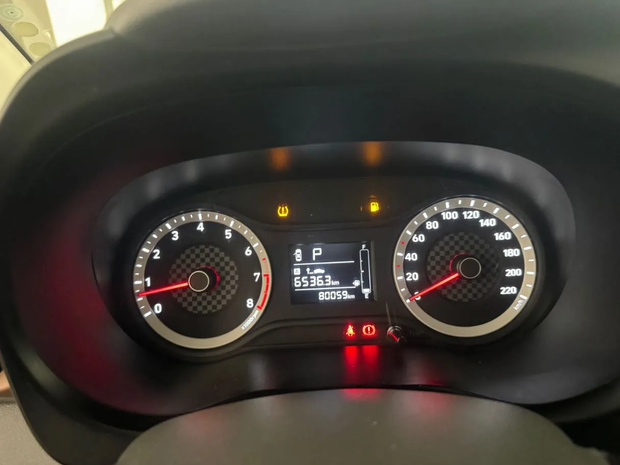 Car image 10