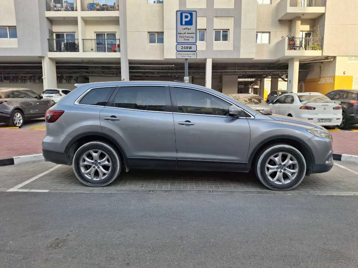 Car image 4