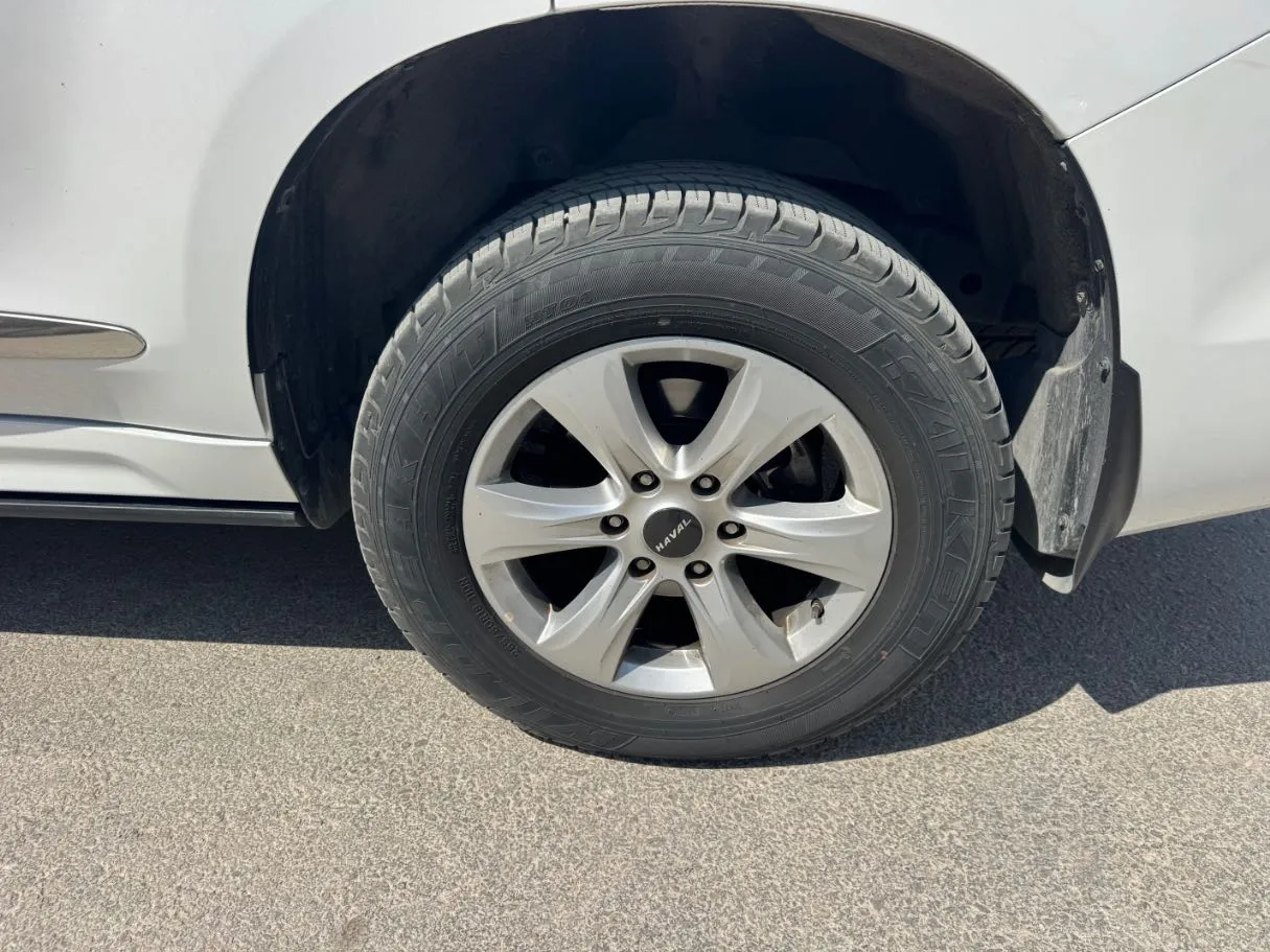 Car image 9