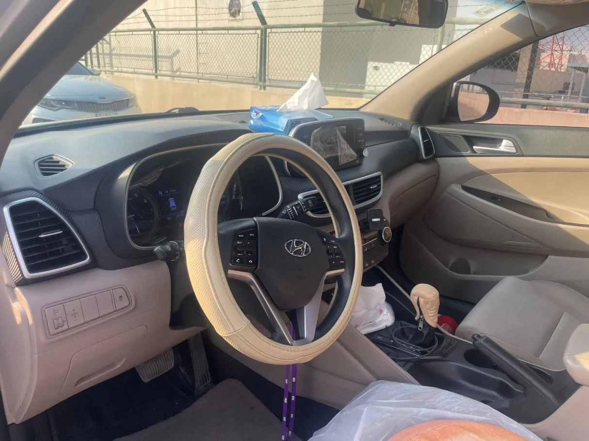 Car image 11